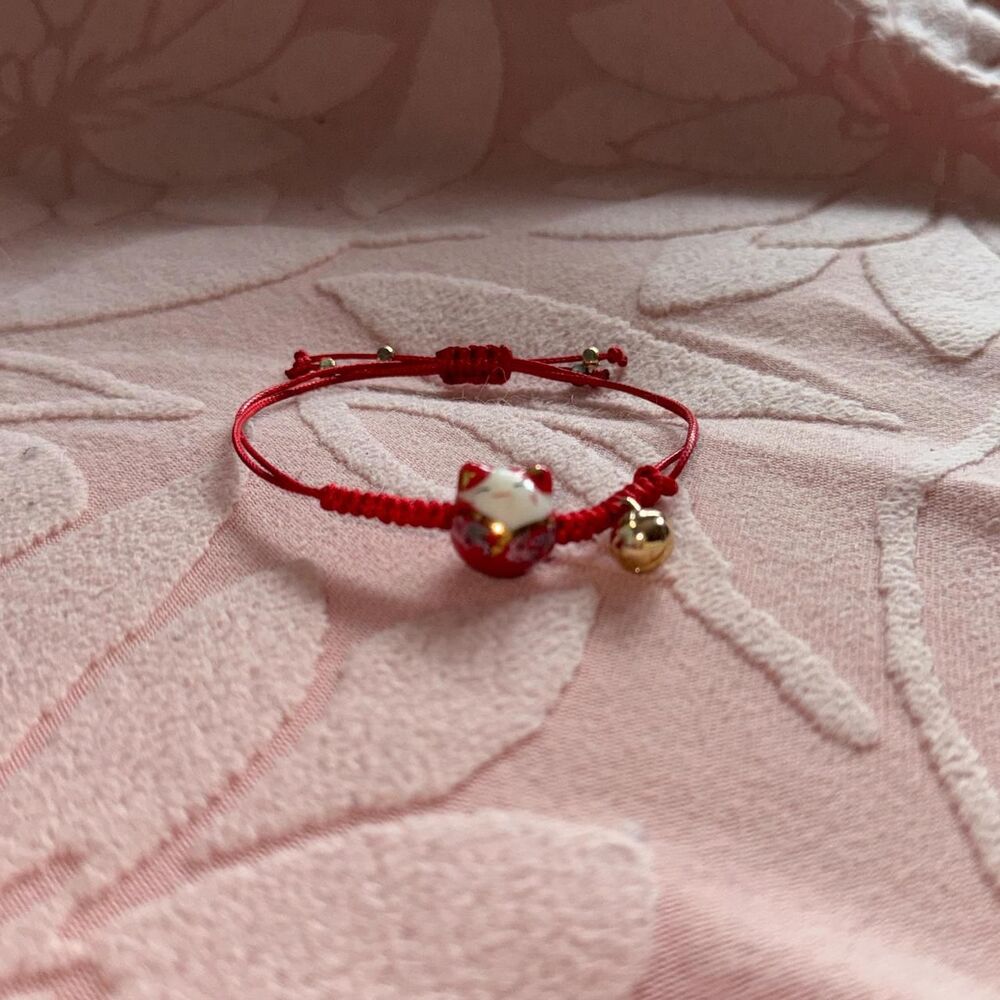 Red Porcelean Lucky Cat Japanese Bracelet - Picture 4 of 4
